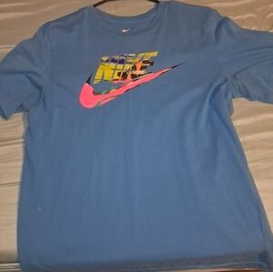 Woman's Nike t shirt